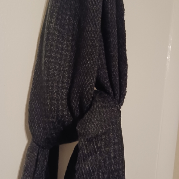 NWT! Men's Scarf (Ryan Seacrest) - Picture 5 of 10